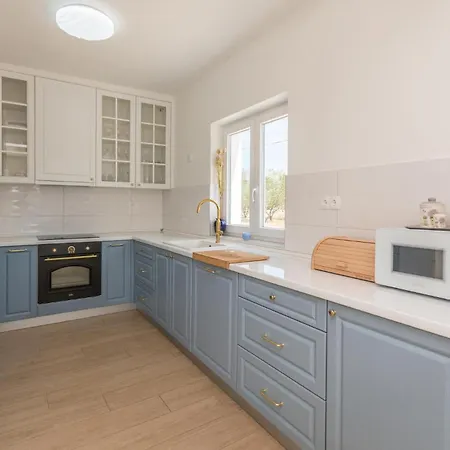 Holiday home Lovely In Radosinovci With Wifi *
