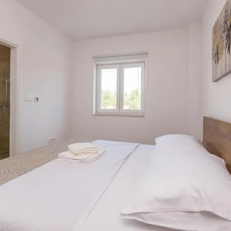 Holiday home Lovely In Radosinovci With Wifi Pristeg