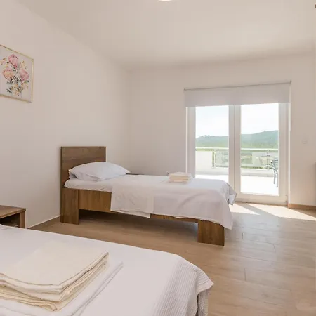 펜션 Pet Friendly Home In Radosinovci