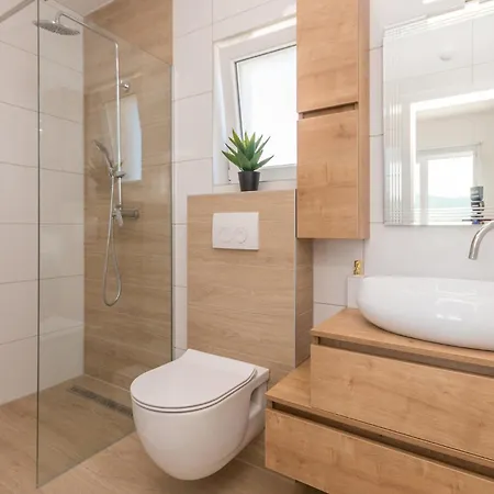 펜션 Pet Friendly Home In Radosinovci *