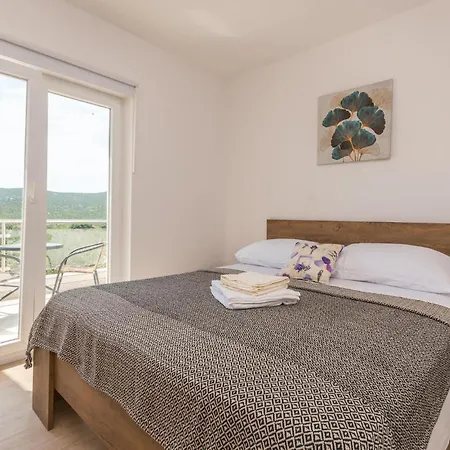 Pet Friendly Home In Radosinovci * Pristeg